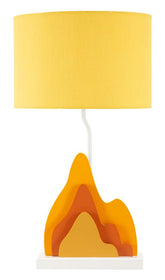 Lámpara de mesa de madera con diseño de llama y pantalla de tela amarilla/naranja