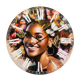 Reloj de pared Kourt con diseño de mujer y mariposas de colores