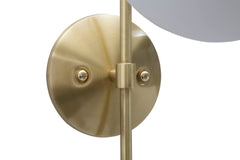 Aplique de pared de metal dorado y esfera de cristal blanco