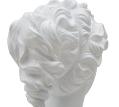 Escultura de mujer de poliresina blanca