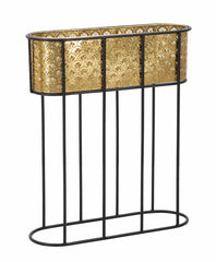 Florero ovalado de metal dorado y soporte de metal negro