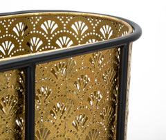 Florero ovalado de metal dorado y soporte de metal negro