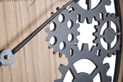 Reloj de pared redondo con mecanismo de madera natural