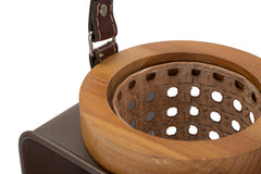 Linterna de metal y madera con diseño del siglo XIX