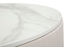 Mesa de centro redonda Montpellier de imitación mármol y tejido crema con estructura de metal dorado