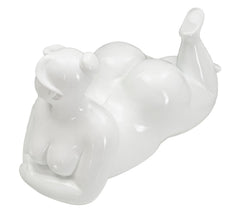 Estatua de mujer reclinada blanca