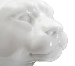 Estatua de leopardo sentado blanca
