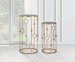 Ensemble de tables rondes en métal doré avec plateau en verre miroir