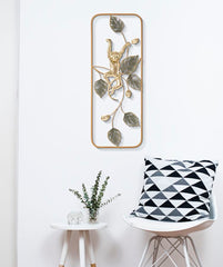 Panel de pared decorativo de metal Mono dorado ramas hojas verdes