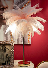 Lámpara de mesa Palm de metal dorado con pantalla de plumas rosas