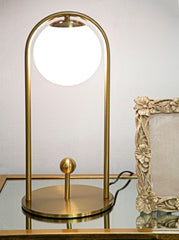 Lámpara de mesa Glamy Metal dorado Pantalla de cristal blanco