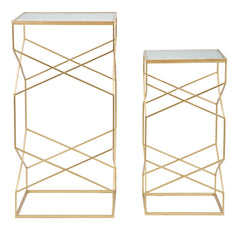 Mesa cuadrada de metal dorado con tablero de cristal