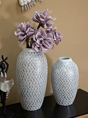 Vase en résine décoré sculptures médiévales