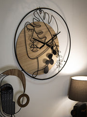 Reloj de pared redondo de metal y madera
