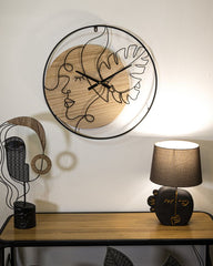 Reloj de pared redondo de metal y madera