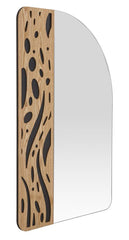 Espejo de pared decorativo de madera clara con formas suaves