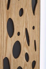 Espejo de pared decorativo de madera clara con formas suaves