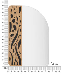 Espejo de pared decorativo de madera clara con formas suaves