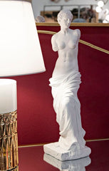 Escultura de mujer de poliresina blanca