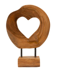 Escultura de teca con apertura de corazón
