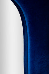 Espejo de pared Theodor de terciopelo azul eléctrico