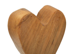 Escultura de corazón de teca reciclada