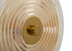 Aplique de pared de metal dorado con pantallas de cristal decoradas