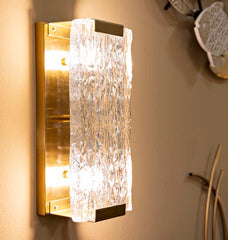 Aplique de pared rectangular dorado de metal y cristal con relieve