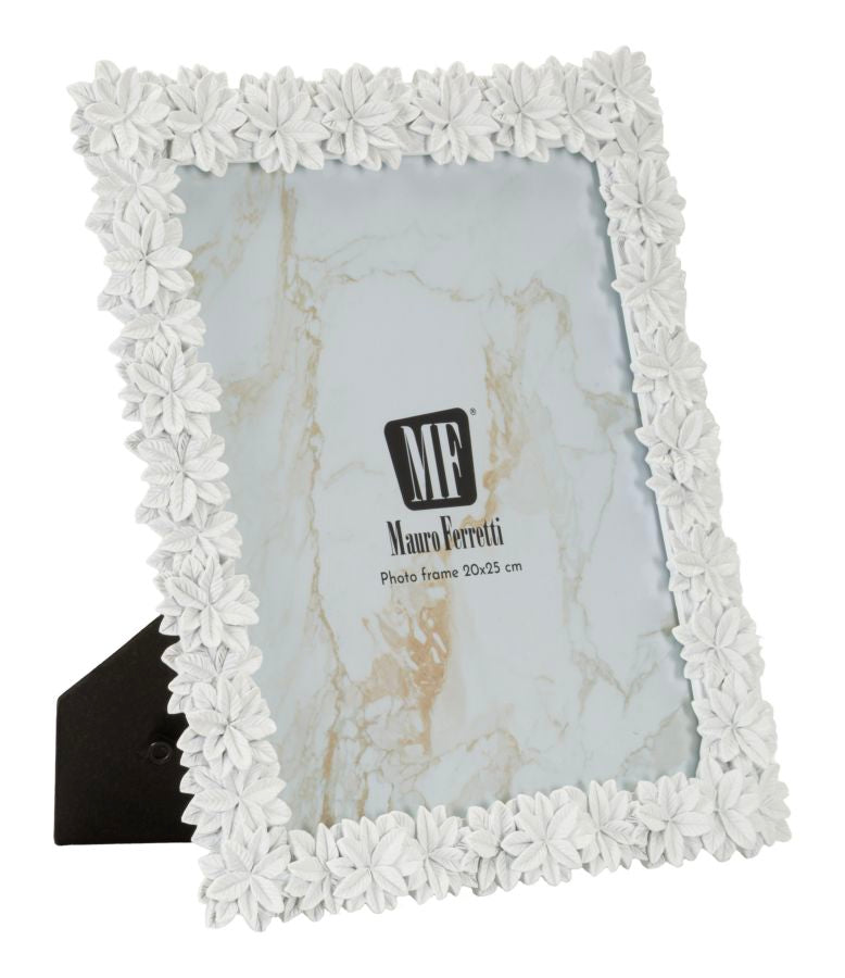 Romantic Floral Frame 26.7 x 2 x 31.3 cm
(Internal Measurements 20 x 25 cm)