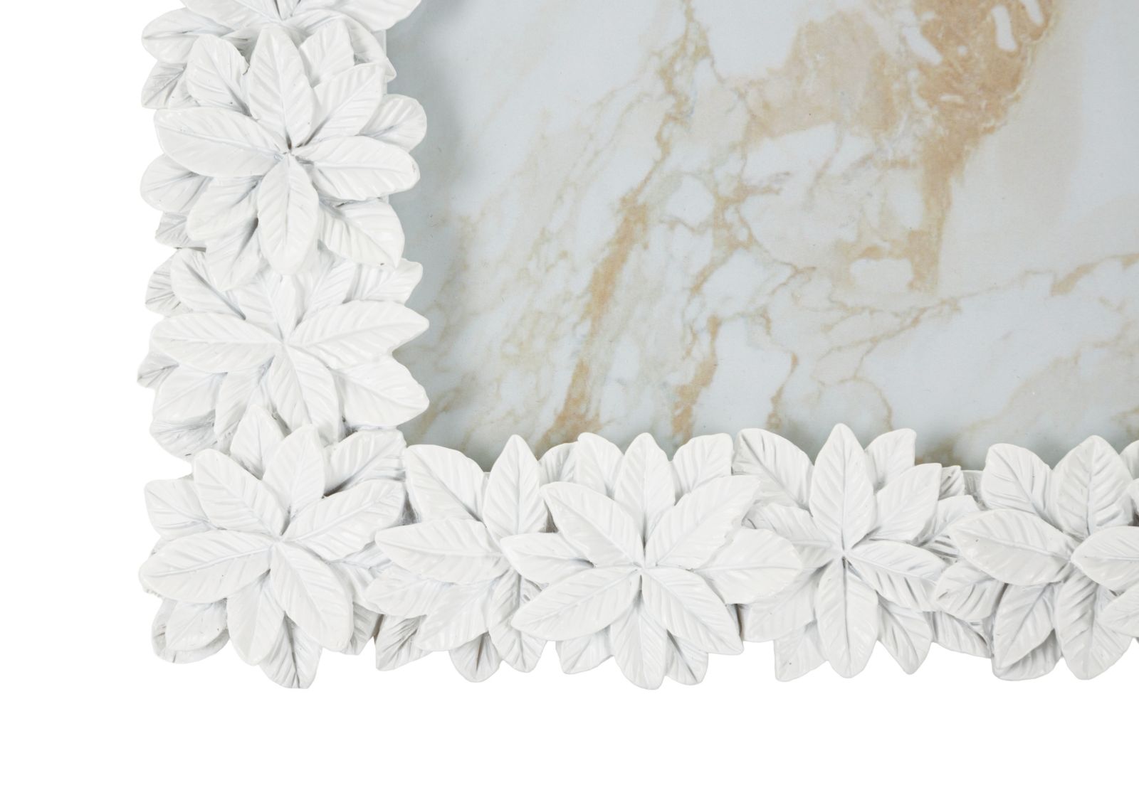 Romantic Floral Frame 26.7 x 2 x 31.3 cm
(Internal Measurements 20 x 25 cm)