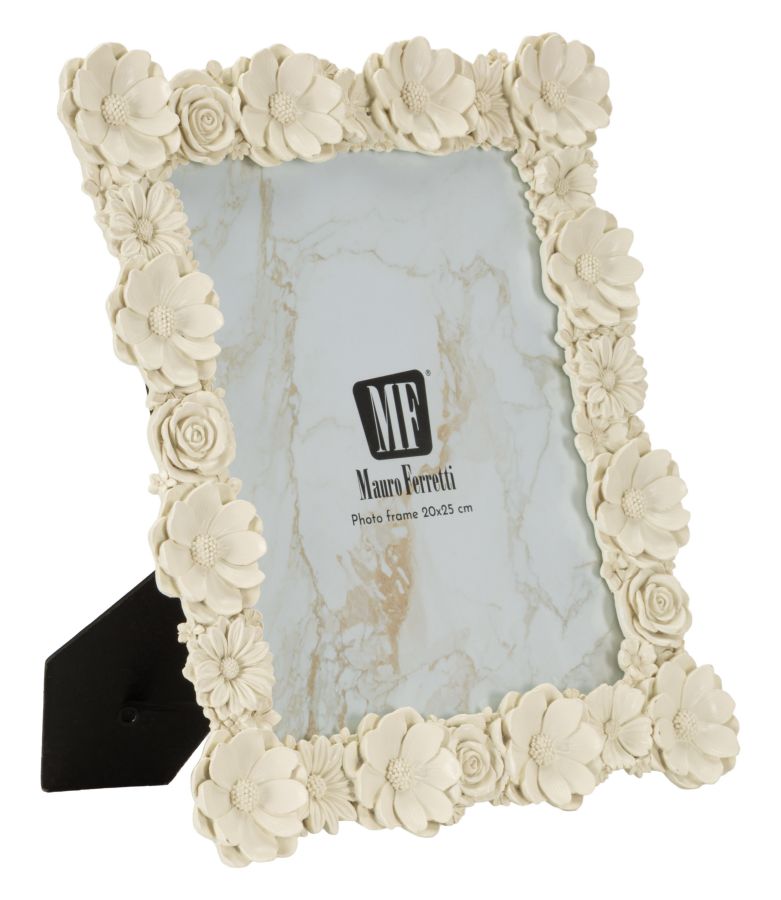 Frame with Embossed Flowers, 28.5 x 2.7 x 34 cm
(Internal Measurements: 20 x 25 cm)