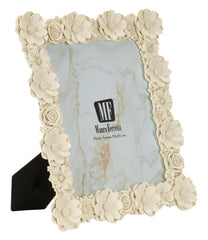 Frame with Embossed Flowers, 28.5 x 2.7 x 34 cm
(Internal Measurements: 20 x 25 cm)