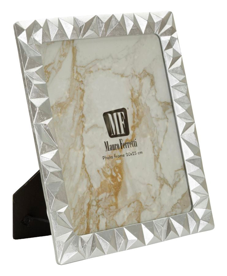 Frame with embossed diamonds, 25.3 x 1.6 x 30.5 cm
(Internal dimensions: 20 x 25 cm)