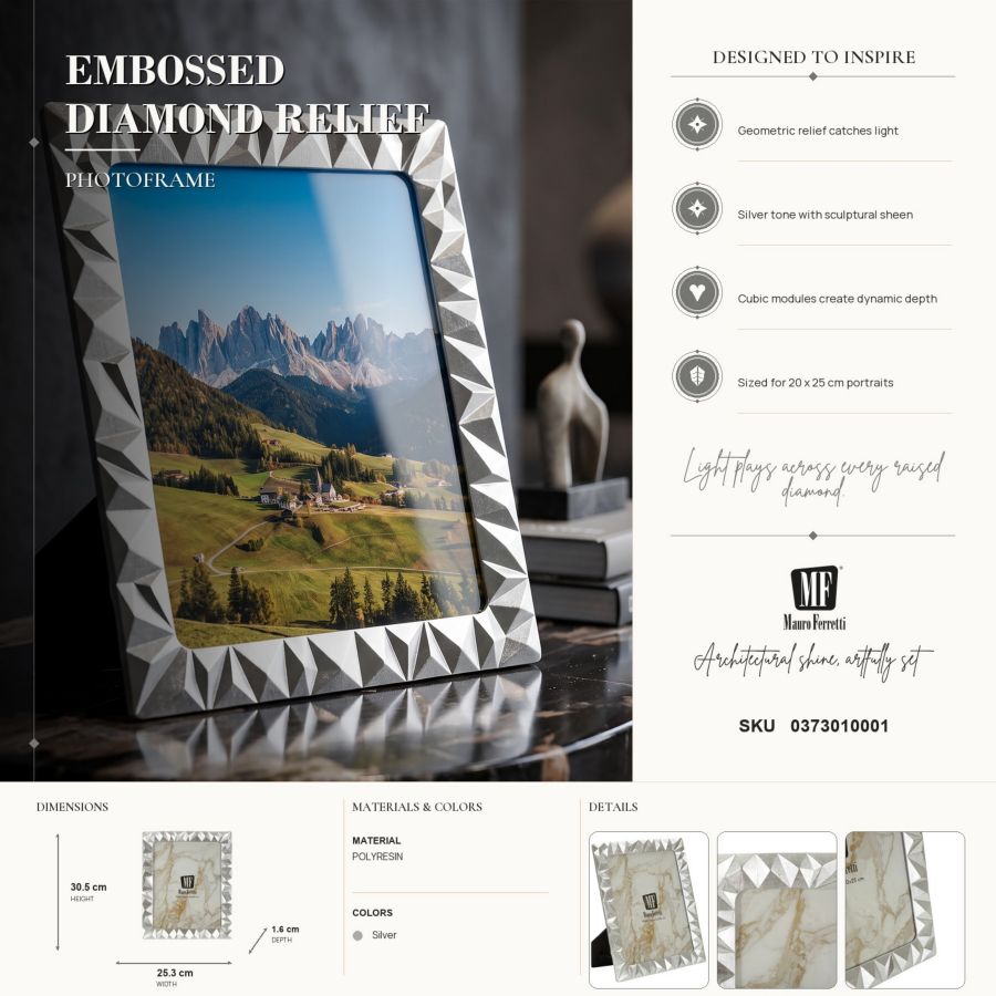 Frame with embossed diamonds, 25.3 x 1.6 x 30.5 cm
(Internal dimensions: 20 x 25 cm)