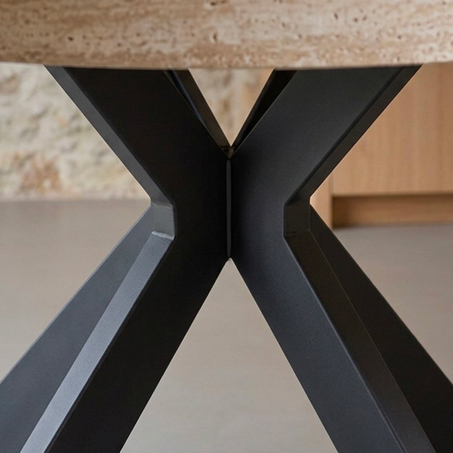 Table ronde extensible 110-260cm Myriade Effet travertin Beige et Noir