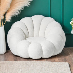 Sillón concha Basha de tela bouclé blanca