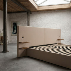 Lit-coffre complet avec tablettes et ports USB intégrés Lukas 180x200cm Tissu Taupe clair