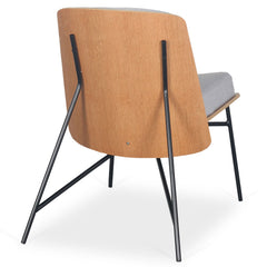 Sillón Brenyo de madera y tela gris claro