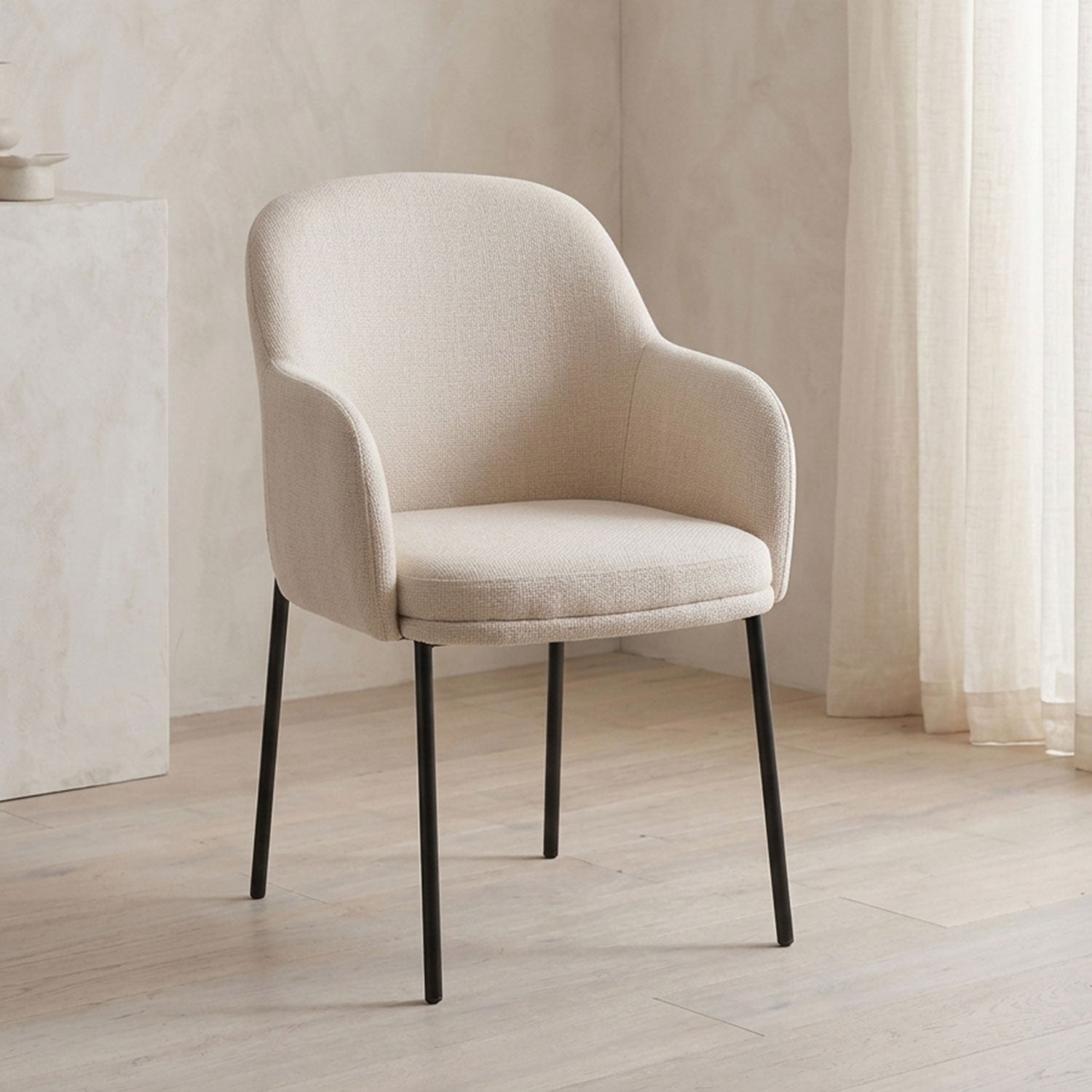 Lot de 8 chaises modernes matelassées Inaya Métal Noir et Tissu Beige