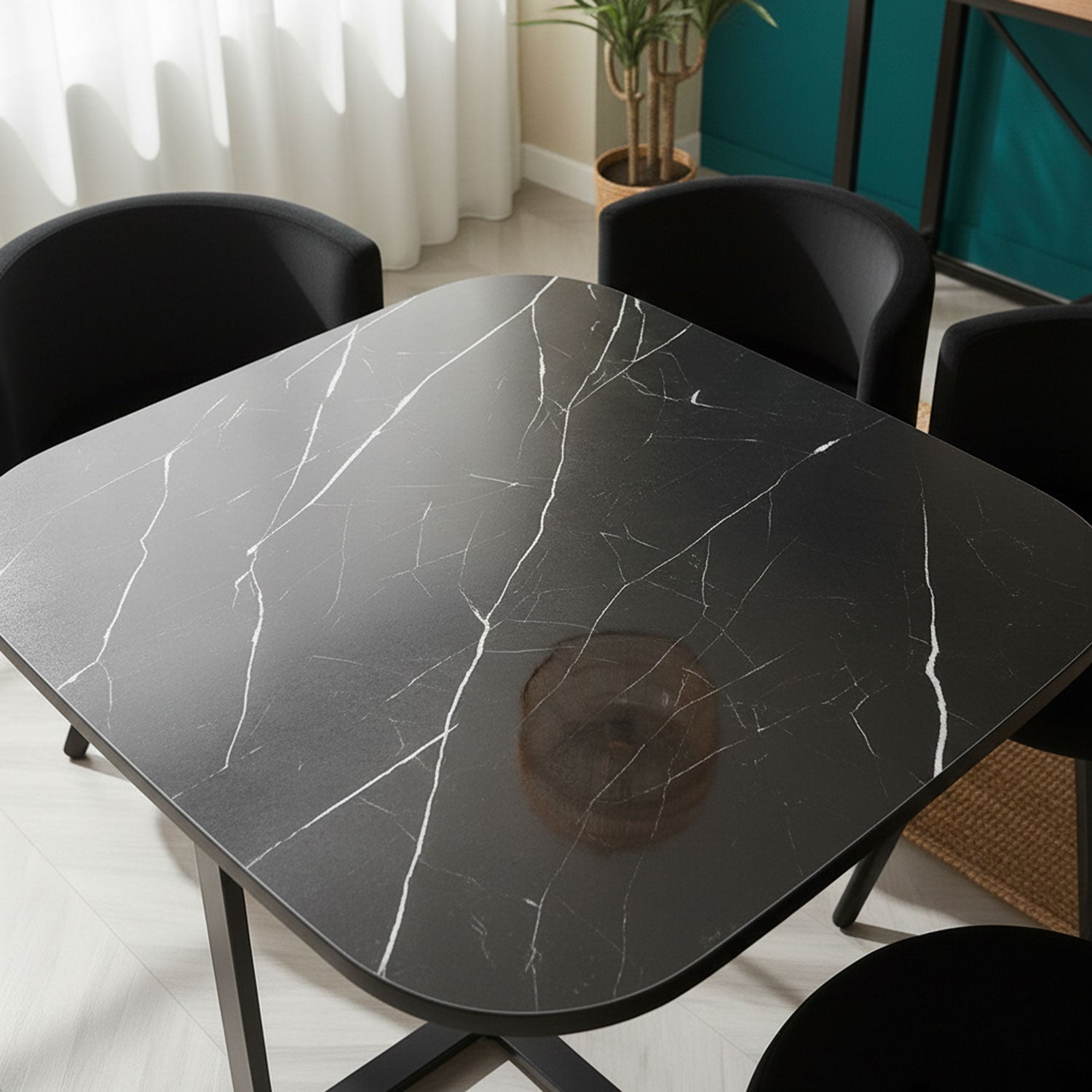Table carrée 90cm avec 4 chaises gain de place Oslo Effet marbre noir et Velours Noir